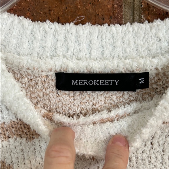 Elegant Cream and Tan Patterned Sweater - Picture 3 of 6